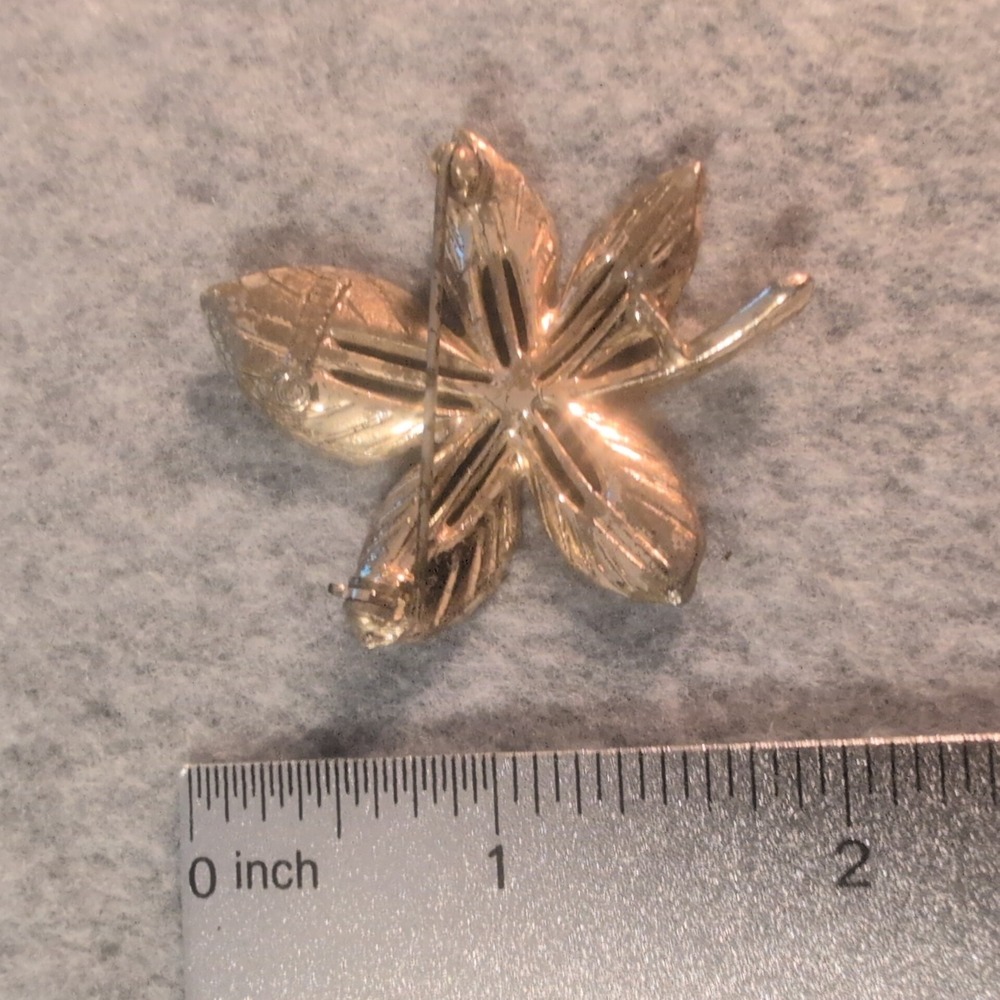 Gold Tone Leaf‎ Pin Brooch Textured Vintage Jewelry Accessory - Picture 2 of 2